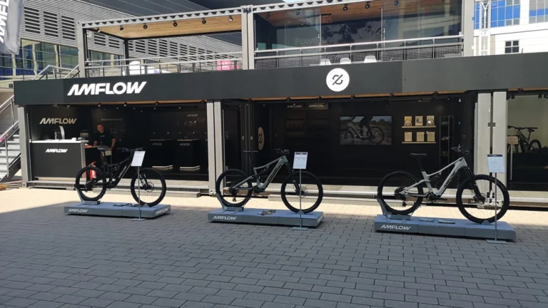 Amflow-Messestand mit E-Mountainbikes auf der Eurobike 2026