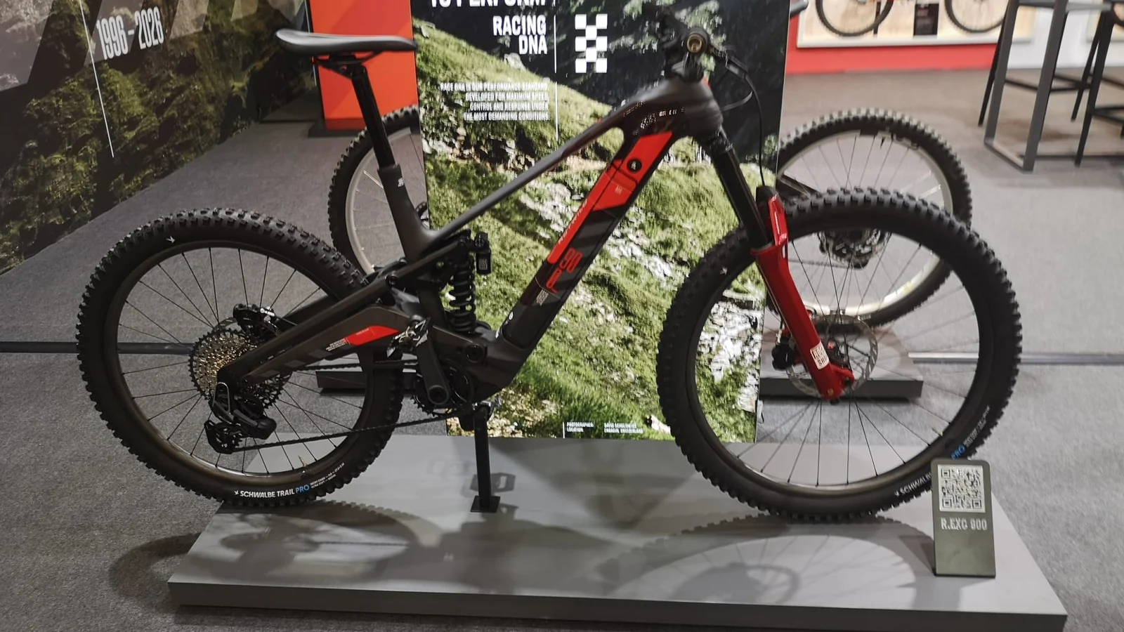 E-Mountainbike auf einem Messestand der Eurobike 2026