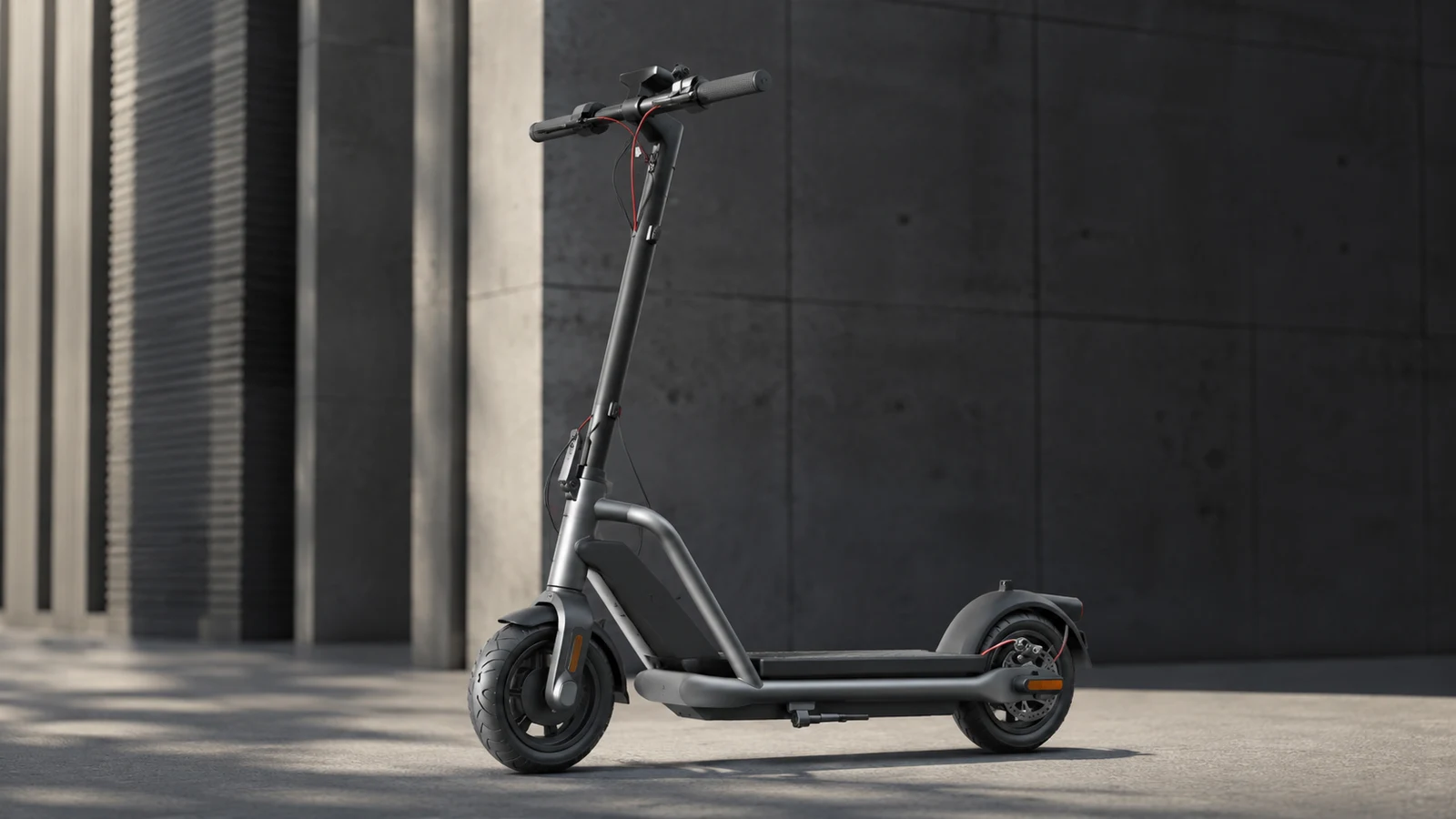 E-Scooter im Stadtumfeld als Symbol fuer Xiaomi mit Strassenzulassung