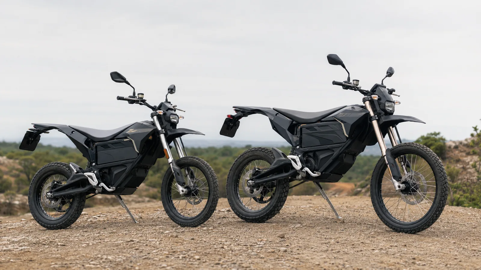 Zero XB und XE Elektro-Enduro der X-Line nebeneinander